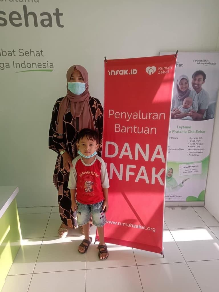 PEMERIKSAAN GRATIS UNTUK IBU LILIS DAN ADIK ADAM
