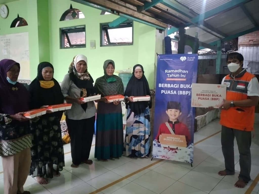 Rumah Zakat Salurkan Paket Berbagi Buka Puasa