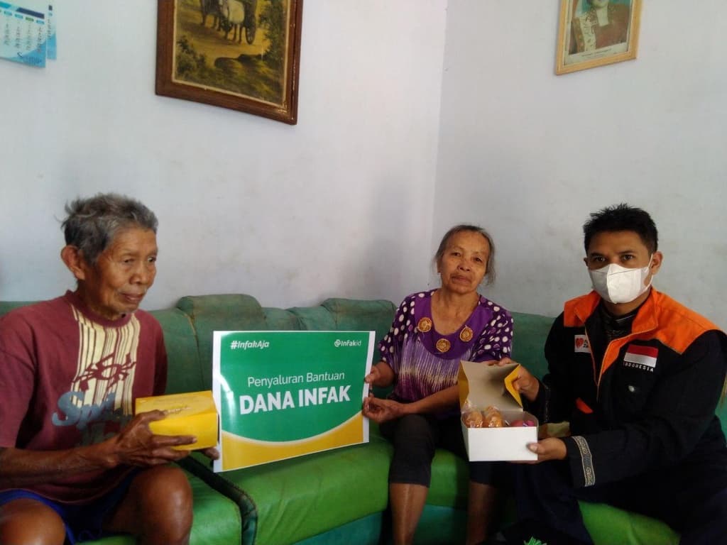 Kunjungan dan Pemberian Gizi Lansia