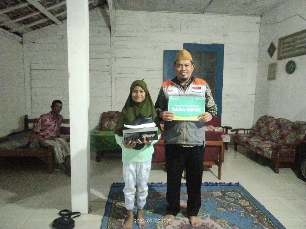 Sepatu untuk Ananda Angel Dian Cahyani