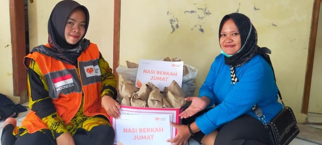 Nasi Bungkus untuk Para Jamaah Sholat Jumat