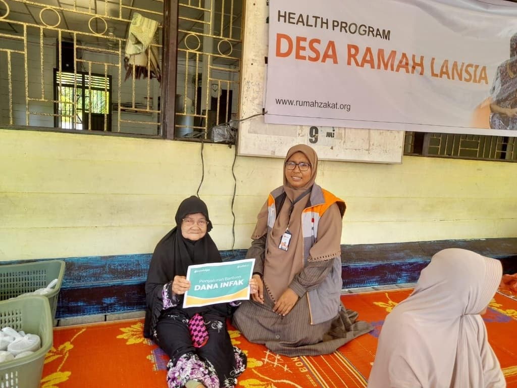 Layanan Pemeriksaan Kesehatan dan PMT Untuk Lansia