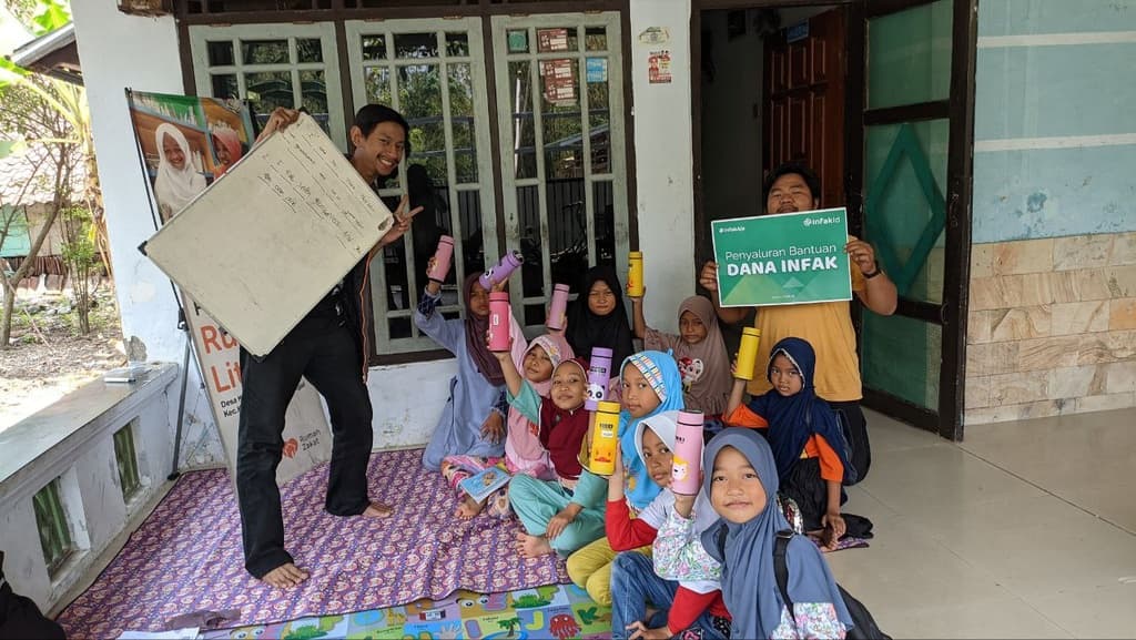 Budayakan Hidup Minim Sampah Rumah Literasi Binaan Rumah Zakat Bagi Bagi Tumbler
