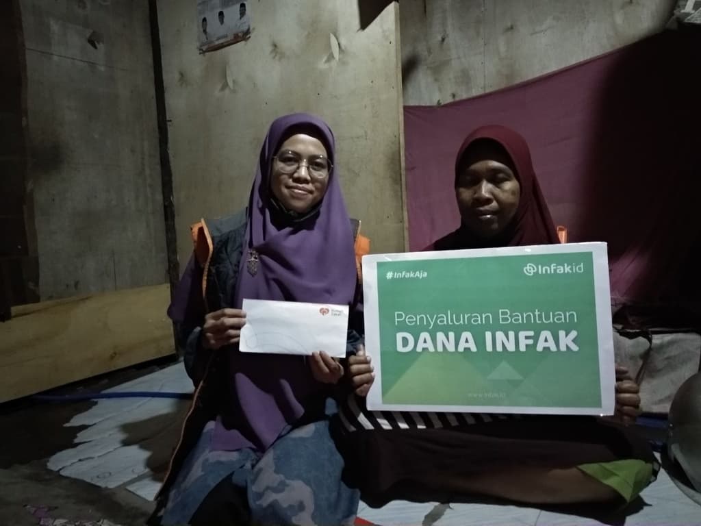 Penyaluran Bantuan Modal Usaha Untuk Ibu Fitri
