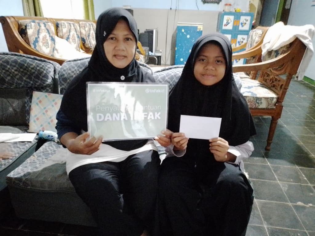 Penyaluran Bantuan Pendidikan Untuk Salsya Dwi Anaya